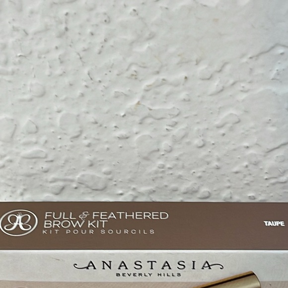 Anastasia Beverly Hills Full & Feathered Brow Kit COLOR TAUPE NEW - Picture 9 of 13